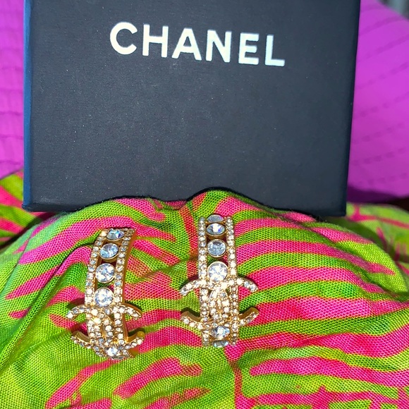 Authentic Chanel earrings!! Gorgeous. I have worn these 1x. - Picture 1 of 11